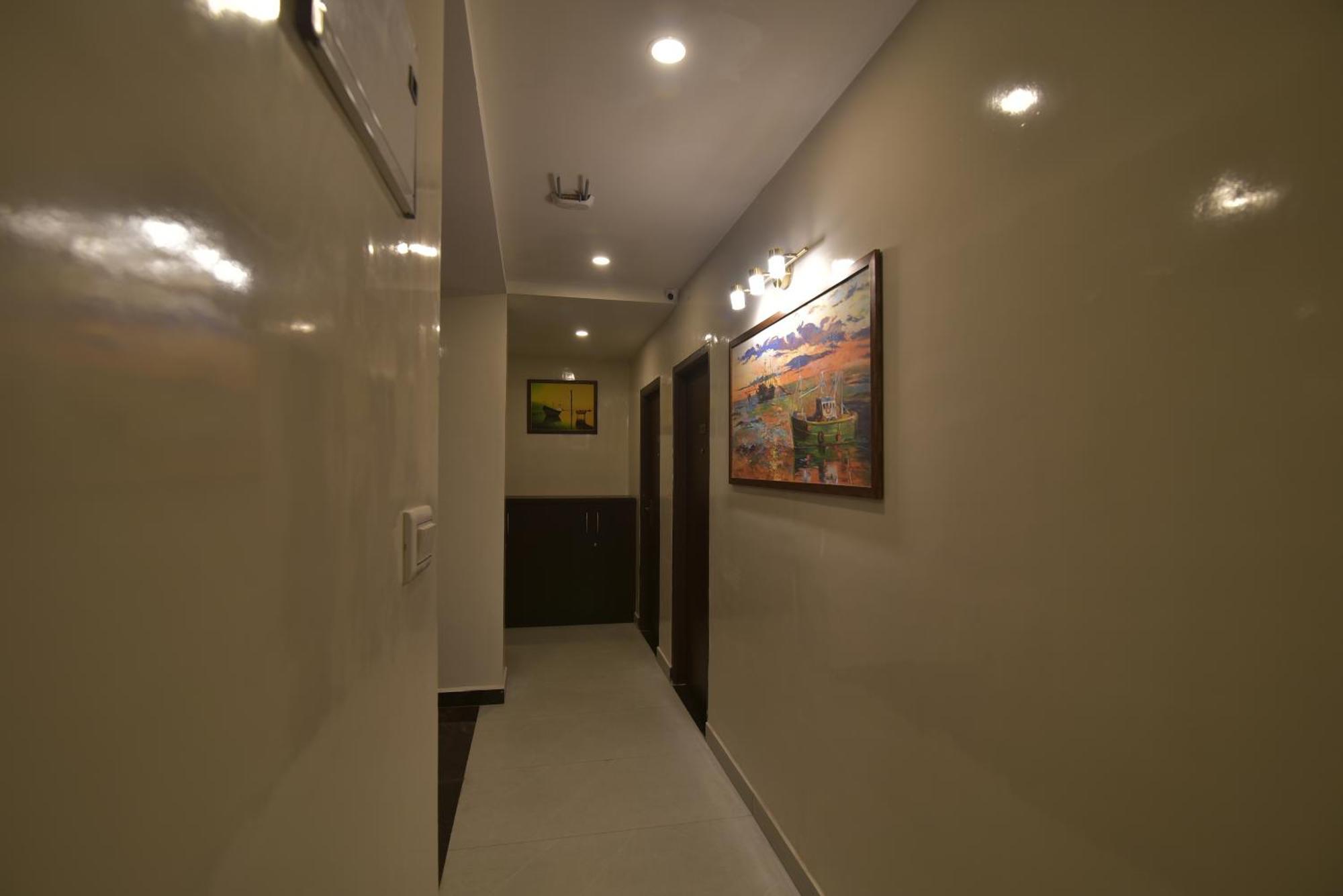 Address 24 Inn Bangalore Buitenkant foto
