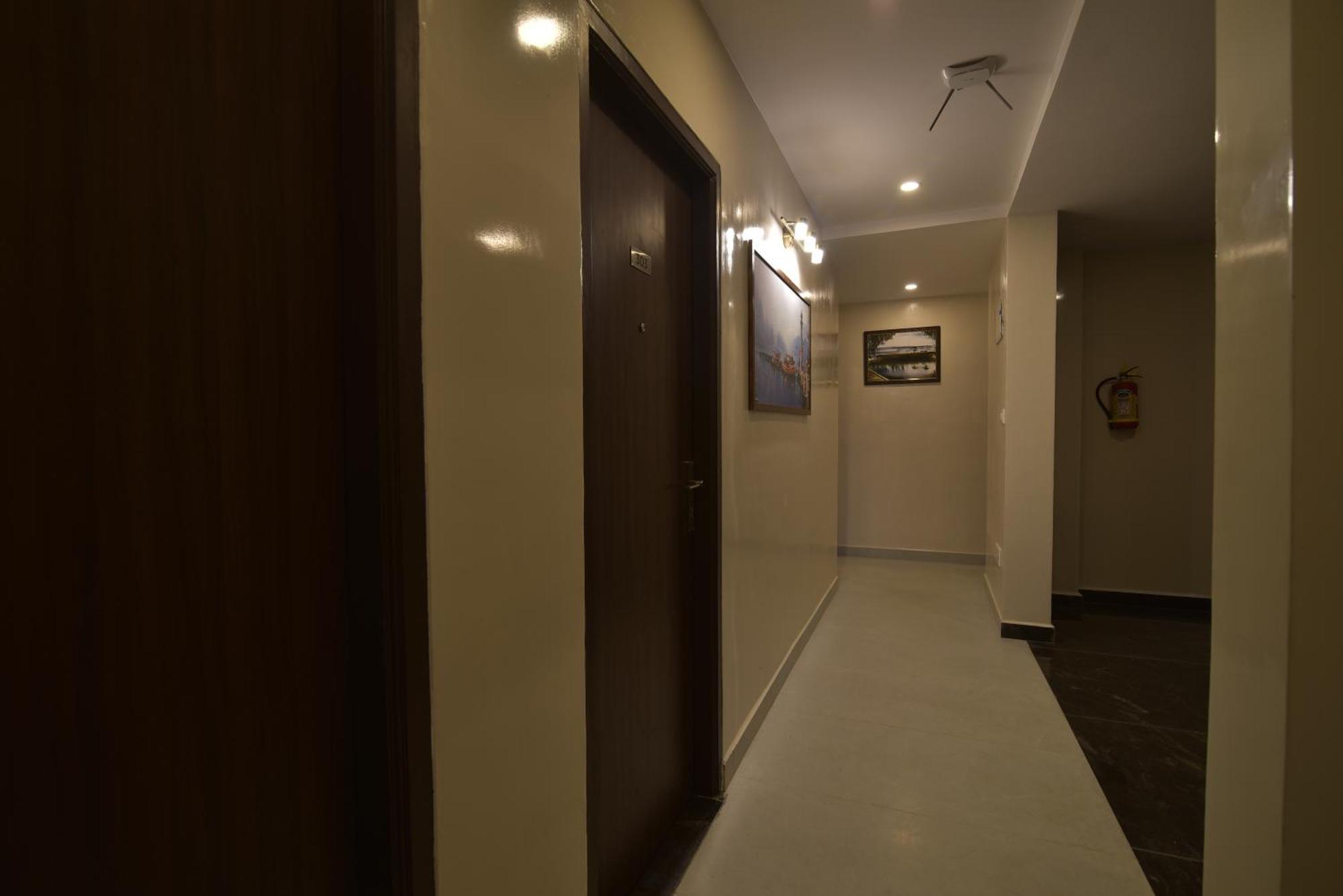 Address 24 Inn Bangalore Buitenkant foto