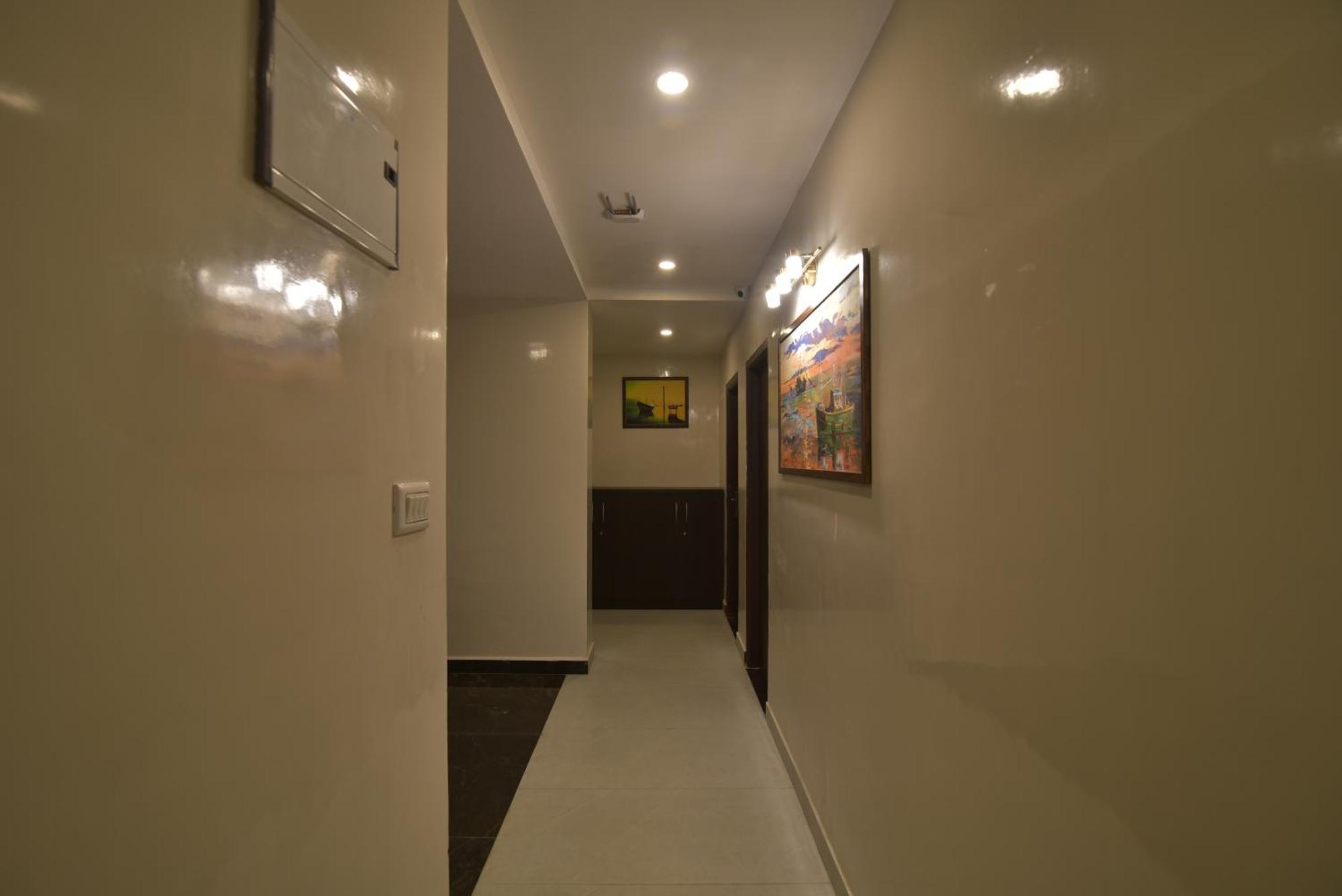 Address 24 Inn Bangalore Buitenkant foto