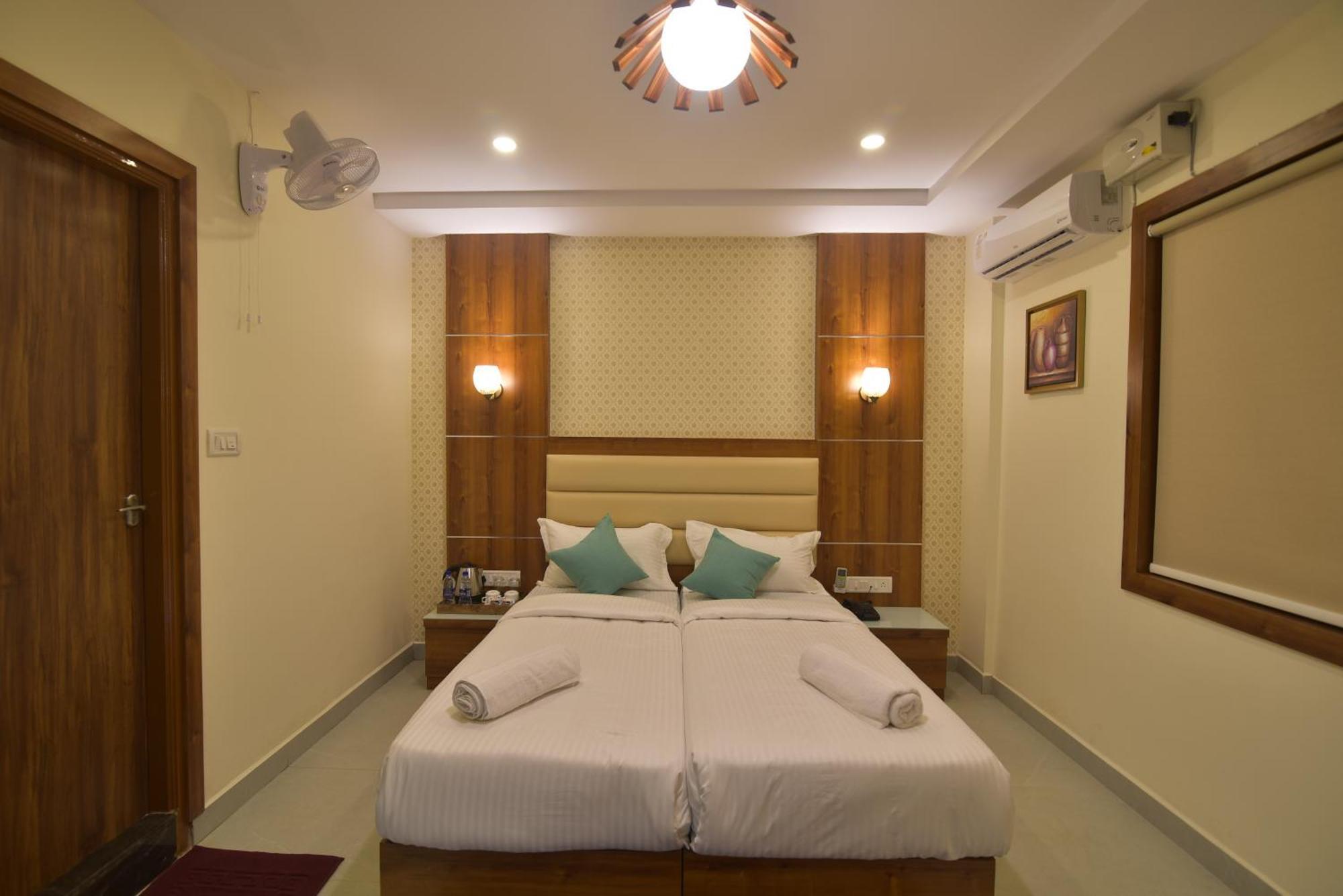 Address 24 Inn Bangalore Buitenkant foto