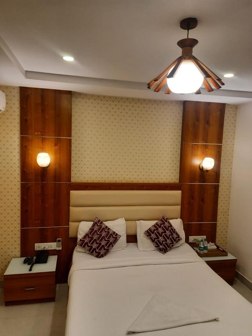 Address 24 Inn Bangalore Buitenkant foto