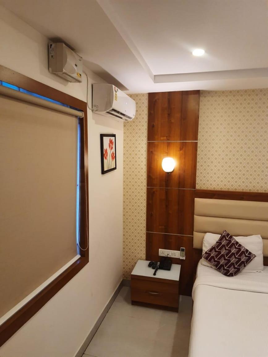 Address 24 Inn Bangalore Buitenkant foto